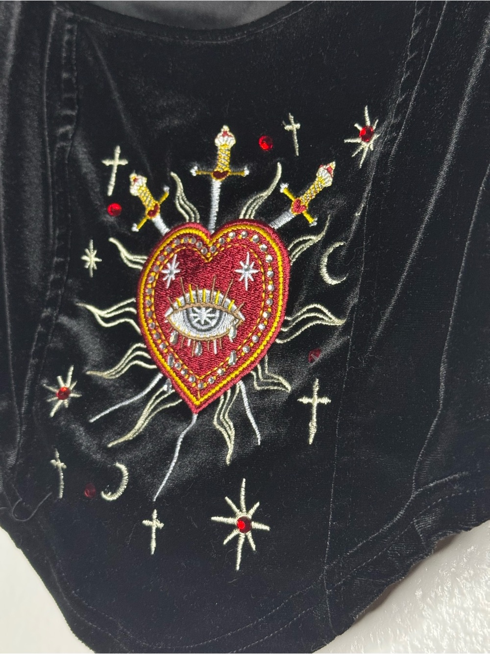 ROMWE Gothic Black Velvet Puff Sleeve Embroidered Heart Corset Crop Top Sz S - Picture 4 of 7